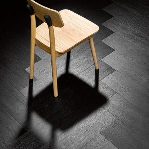 Vinilinės grindys lentelėmis Forbo Allura Wood charcoal solid oak