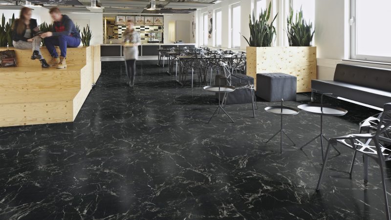 Vinilinės grindys plytelėmis Forbo Allura Material black marble (50x50 cm)