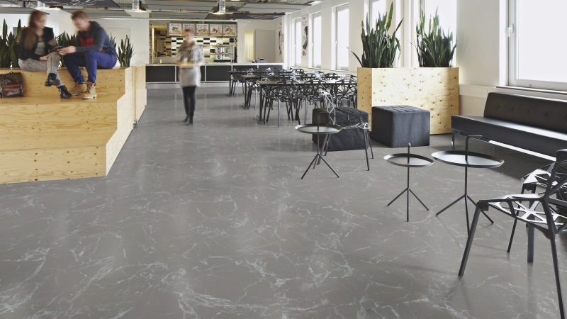 Vinilinės grindys plytelėmis Forbo Allura Material grey marble (100x100 cm)